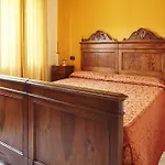 2000 Hotel